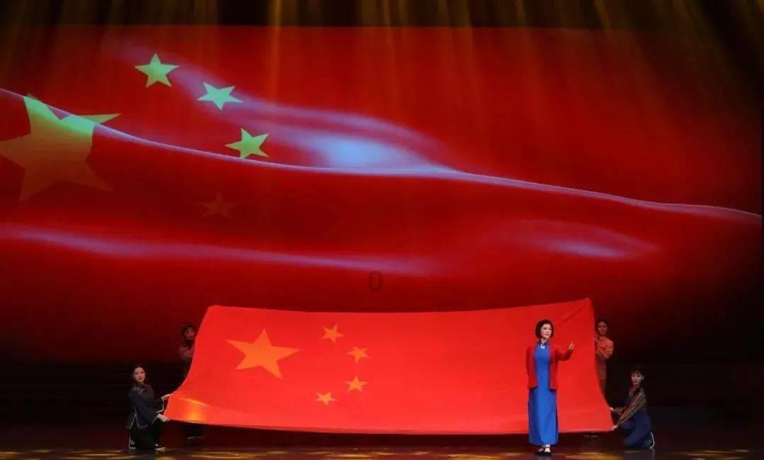 2013款标致408 2.0自舒，一箱油能跑多少公里呢？主要是在成都市区上下班跑！游戏画面